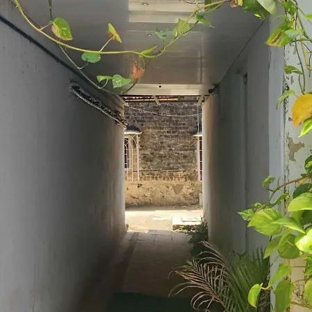 Collection O De Meridian Near Versova Beach Hotel 3*