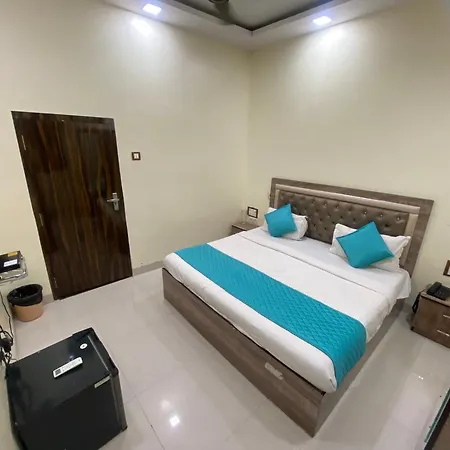 Apsara- Near J J Hospital Hotel 2*
