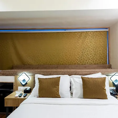 Larmont Luxury