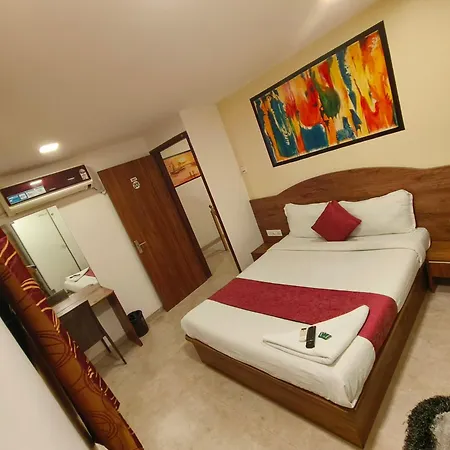 Hotel Crown Juhu 2*