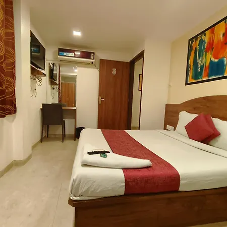 Crown Juhu Hotel 2*