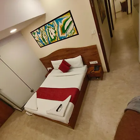Hotel Crown Juhu