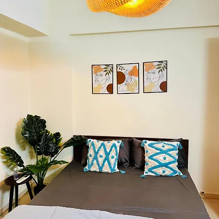 Apartment Entire 1 Bhk In Bandra West *
