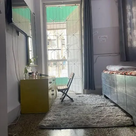 Cute 1bhk ,lokhandwala Market,andheri.w Apartment