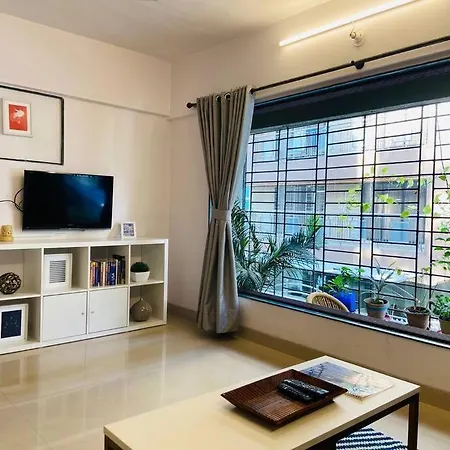 Nature Inspired Sun Drenched 1br In Bandra * Mumbai