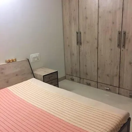 Quiet And Cozy Bedroom Apartment Mumbai