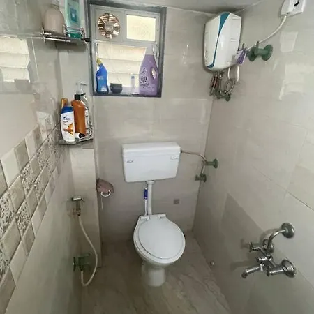 Cute 1bhk ,lokhandwala Market,andheri.w Mumbai