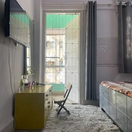 Cute 1bhk ,lokhandwala Market,andheri.w Apartment *