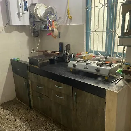 Cute 1bhk ,lokhandwala Market,andheri.w