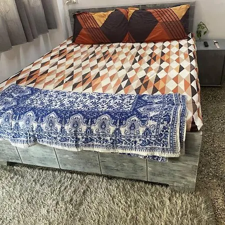 Apartment Cute 1bhk ,lokhandwala Market,andheri.w
