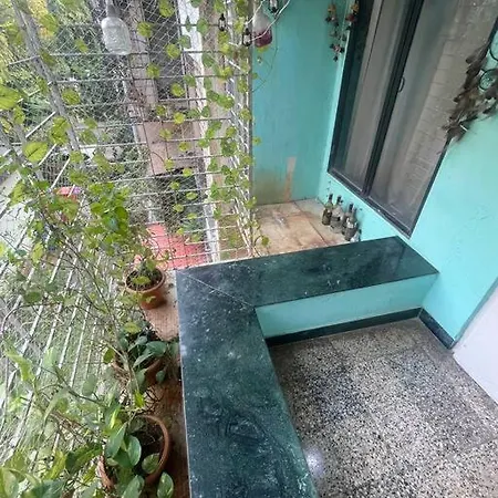 Cute 1bhk ,lokhandwala Market,andheri.w *