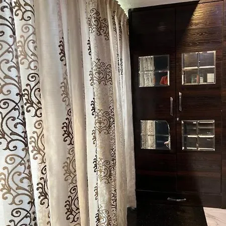 Modern 2bhk In Main Lokhandwala With Wi Fi *