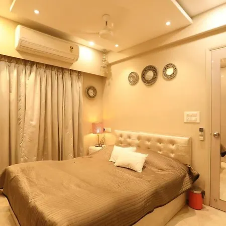 Luxury 1 Bedroom - 2 Mins From Airport Apartment *