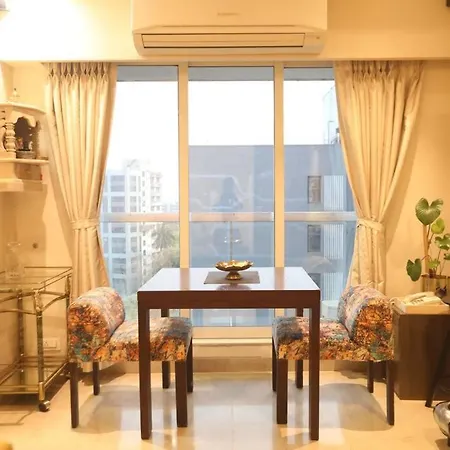 Luxury 1 Bedroom - 2 Mins From Airport Apartment *