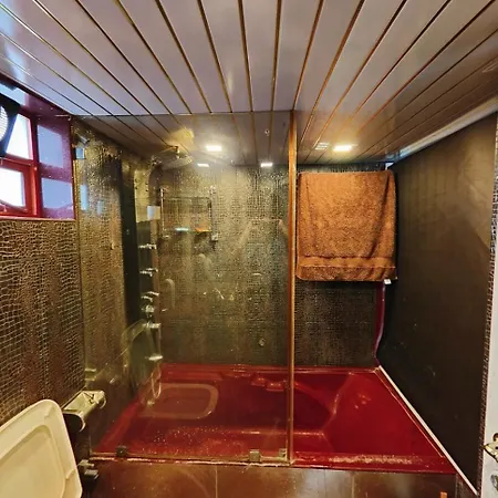 Apartment Spacious 3bhk Heart Of Mumbai, Bandra *