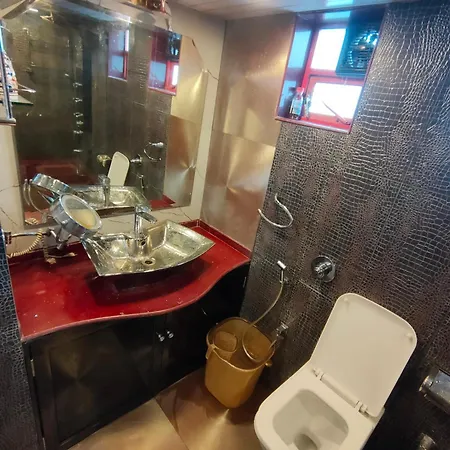 Spacious 3bhk Heart Of Mumbai, Bandra *