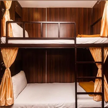 Almas 24 Aircondition Hostel Mumbai