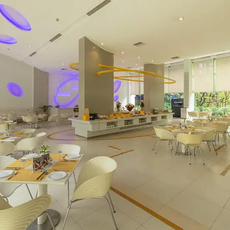 Hotel Kohinoor Elite Near Bkc 4*