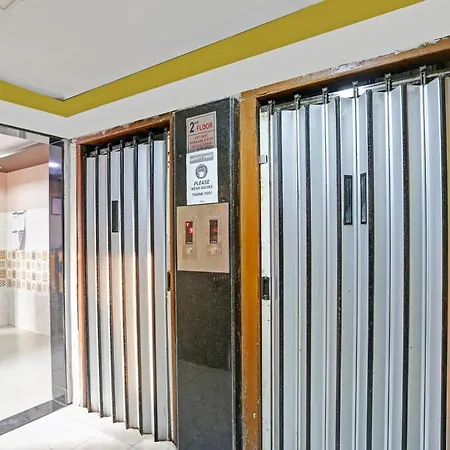 Hotel Oyo Flagship Pakeeza 4*