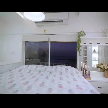 Top-floor Oceanfront Designer In Bandra Apartment *