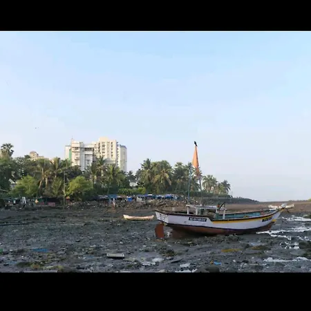 Top-floor Oceanfront Designer In Bandra * Mumbai