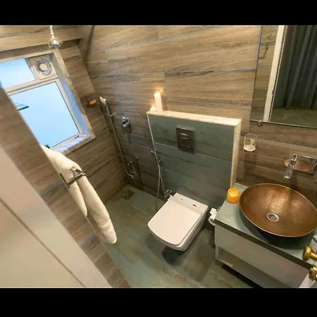 Top-floor Oceanfront Designer In Bandra * Mumbai
