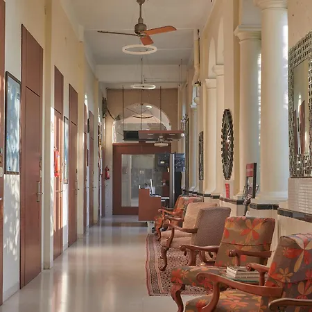 Elphinstone Hotel 3*
