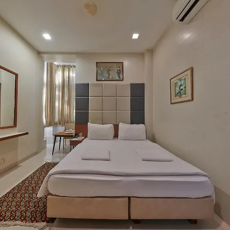Elphinstone Hotel