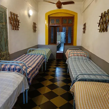 Vasantashram Cst Mumbai, Free Wifi With 1940s Retro Vibe Hostel