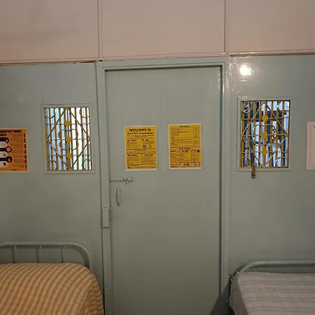 Hostel Vasantashram Cst Mumbai, Free Wifi With 1940s Retro Vibe *