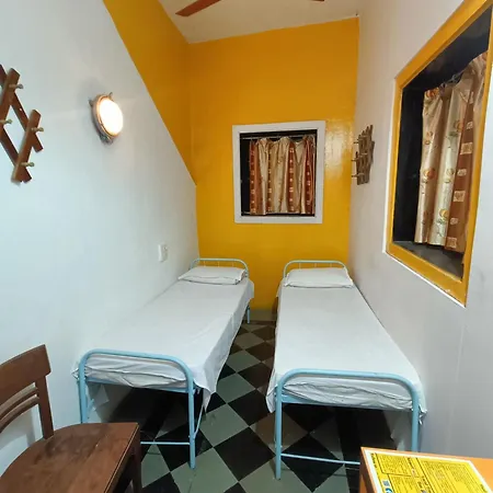 Hostel Vasantashram Cst Mumbai, Free Wifi With 1940s Retro Vibe