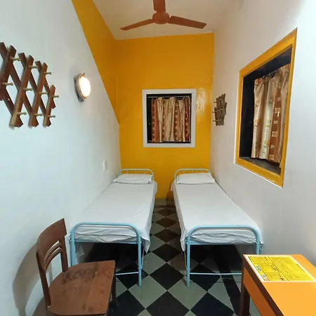 Hostel Vasantashram Cst Mumbai, Free Wifi With 1940s Retro Vibe *
