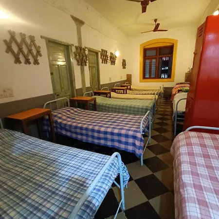 Hostel Vasantashram Cst Mumbai, Free Wifi With 1940s Retro Vibe *