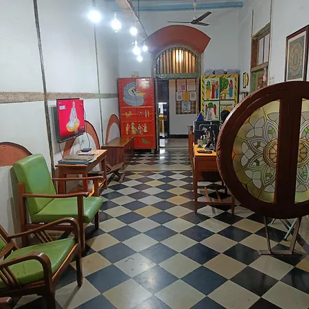 Vasantashram Cst Mumbai, Free Wifi With 1940s Retro Vibe