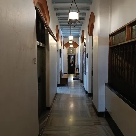 Vasantashram Cst Mumbai, Free Wifi With 1940s Retro Vibe Hostel *