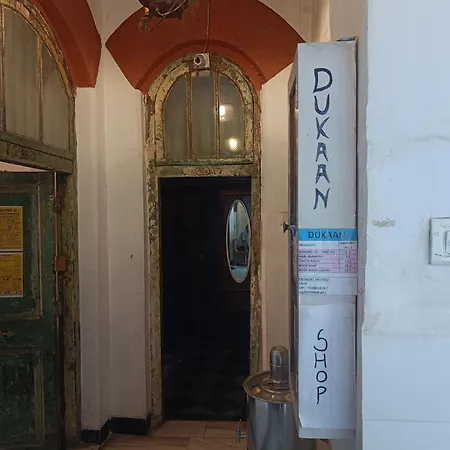 Vasantashram Cst Mumbai, Free Wifi With 1940s Retro Vibe Hostel