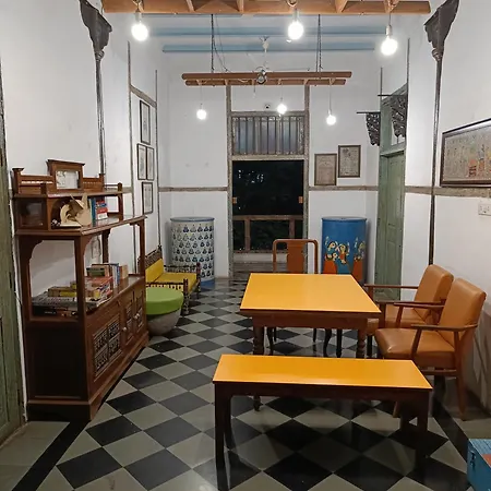 Hostel Vasantashram Cst Mumbai, Free Wifi With 1940s Retro Vibe