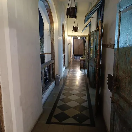 Vasantashram Cst Mumbai, Free Wifi With 1940s Retro Vibe