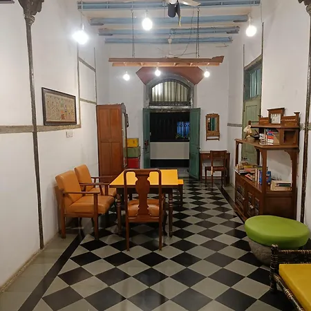 Vasantashram Cst Mumbai, Free Wifi With 1940s Retro Vibe Hostel *