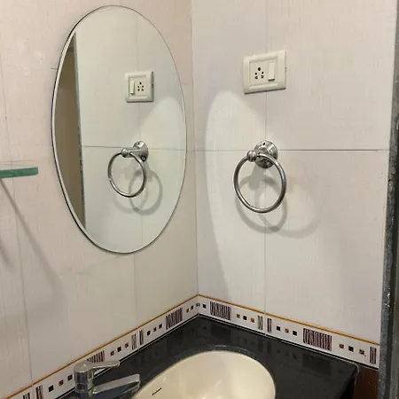 2bhk, Off Carter Rd, Bandra West Apartment Mumbai