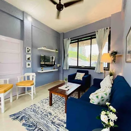 Rahat Manzil- The Old Warm Charm 2 Bedroom In Khar West By Connekt Homes Apartment