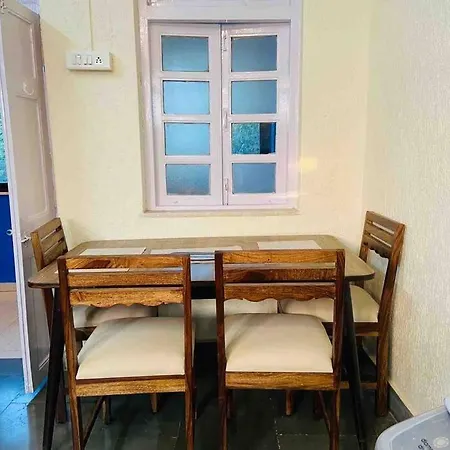 Rahat Manzil- The Old Warm Charm 2 Bedroom In Khar West By Connekt Homes Apartment