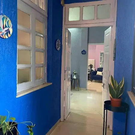 Rahat Manzil- The Old Warm Charm 2 Bedroom In Khar West By Connekt Homes