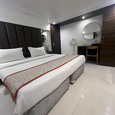 Supreme - Cuffe Parade 3*