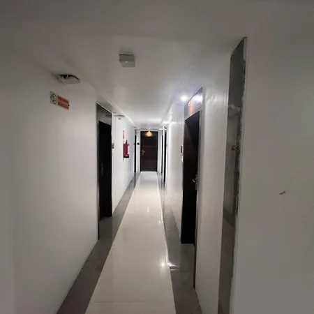 Supreme - Cuffe Parade 3*