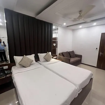 Supreme - Cuffe Parade Hotel 3*