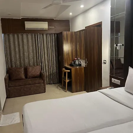 Supreme - Cuffe Parade 3*