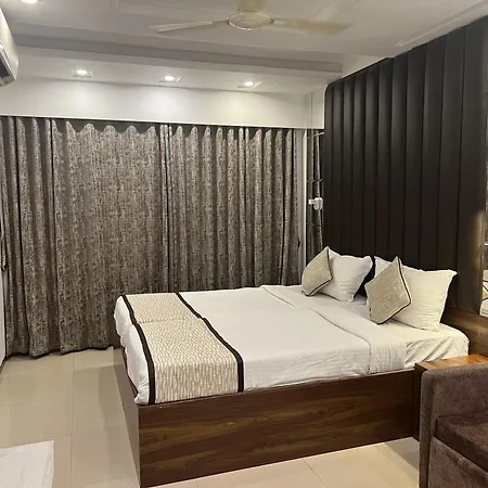 Supreme - Cuffe Parade Hotel 3*