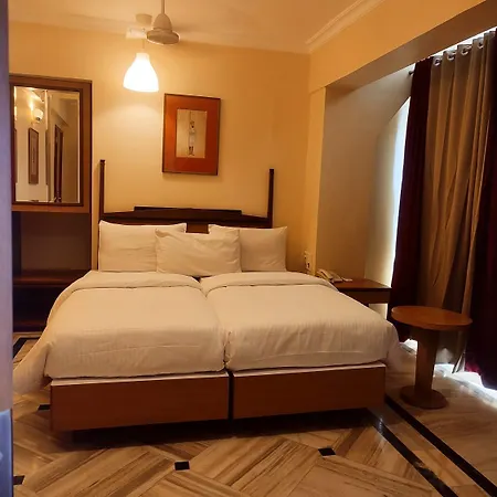 Royal Park Dockyard 3*
