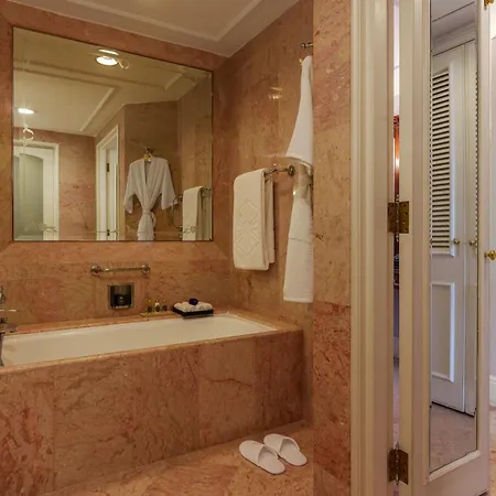 Hotel Taj Lands End 5*
